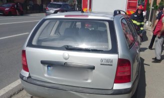 Accident între două mașini la ieșire din Florești. Scurgeri de combustibil pe carosabil