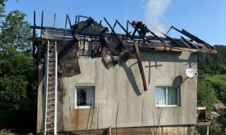 Tragedie într-un sat din Cluj: casa unei familii a luat FOC. Patru autospeciale ISU au intervenit