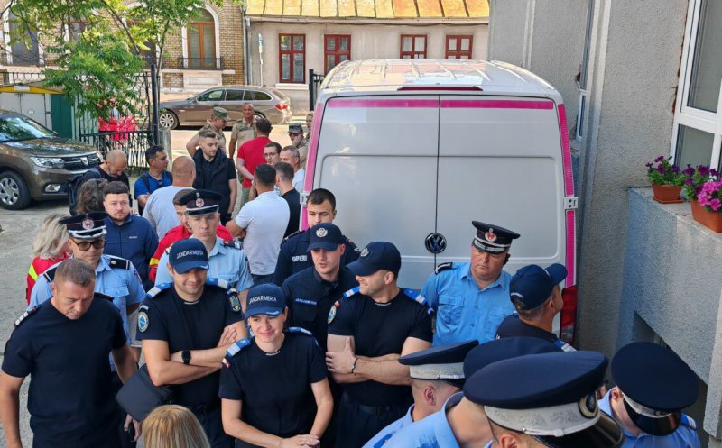 Acțiune impresionantă la Cluj! Polițiști, pompieri, jandarmi și angajați de la STS donează sânge