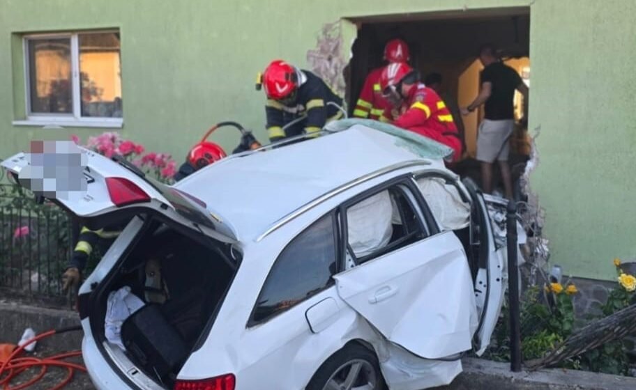 Un tânăr de 19 ani a MURIT într-un accident cumplit la o lună după ce a luat permisul / S-a înfipt cu mașina în zidul unei case