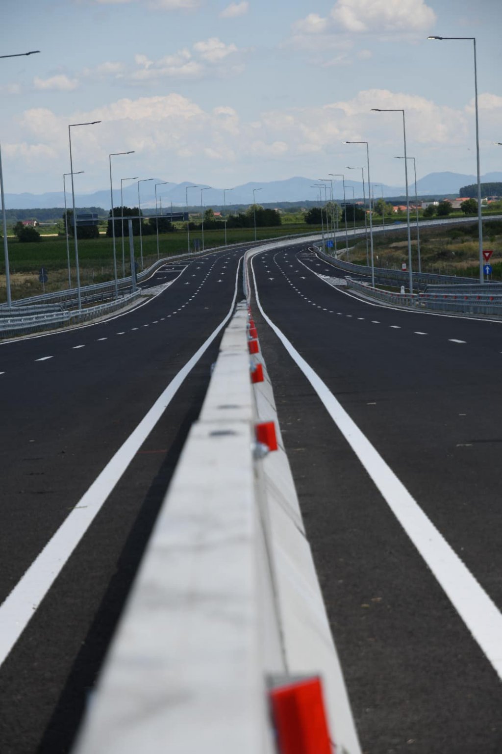 Încep lucrările pe tronsonul din A8 pentru care UMB a cerut rezilierea contractului. Va avea 19 tuneluri și 3 viaducte