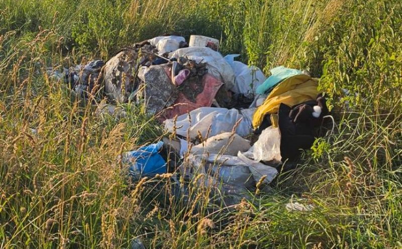 Ură pe natură? Gunoaie de mari dimensiuni aruncate aproape de malul Someşului, în Floreşti / "Se tot înmulțesc..."