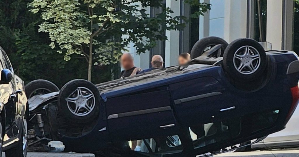 Cluj: O mașină s-a răsturnat. Cum s-a produs accidentul