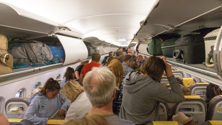 UE va interzice companiilor aeriene taxarea suplimentară pentru bagajele de mână