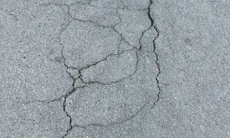 Noi probleme pe strada Uliului. Pământul o ia din nou la vale