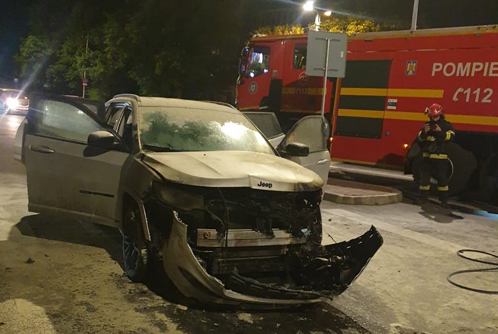 A luat foc un jeepan noaptea trecută, în Cluj-Napoca