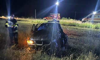 ACCIDENT în Cluj noaptea trecută: 3 tineri cu vârste între 18 şi 21 de ani au "zburat" cu BMW-ul de pe şosea