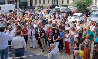 Protest spontan la ANAF Cluj. Angajații au ieșit din birouri și s-au adunat în curtea instituției