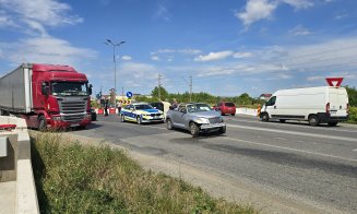 Accident între două mașini, pe un drum din Cluj. Trafic îngreunat
