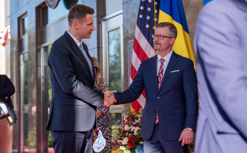 Clujeanul din fruntea Senatului, prezent la recepția Ambasadei SUA: „Parteneriatul strategic româno-american este esențial în actuala arhitectură de securitate”