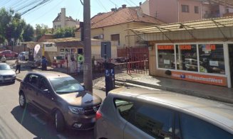 Continuă demolarea chioșcurilor de pe strada Argeș pentru decopertarea Canalului Morii