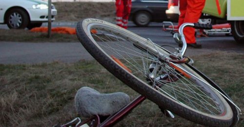 Un clujean s-a izbit de un gard cu bicicleta electrică. Când l-au testat, polițiștii au avut o surpriză