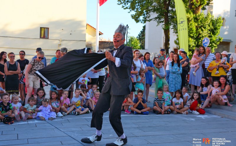 Cum au fost primele zile ale Festivalului  Internațional de Teatru de la Turda. Multă magie artistică și bucurie, atât pentru cei mari, cât și pentru cei mici