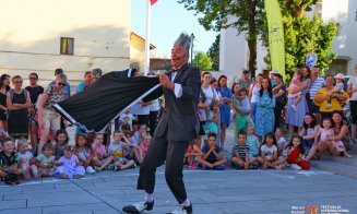 Cum au fost primele zile ale Festivalului  Internațional de Teatru de la Turda. Multă magie artistică și bucurie, atât pentru cei mari, cât și pentru cei mici