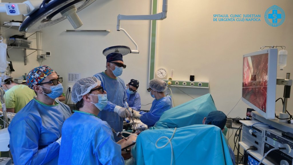 Cluj: Intervenție chirurgicală complexă la Chirurgie I, realizată de o echipă multidisciplinară de medici de top. O tânără a primit șansa unei vieți mai bune