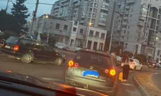 Coliziune violentă între o mașină și un moped în cartierul Marăști