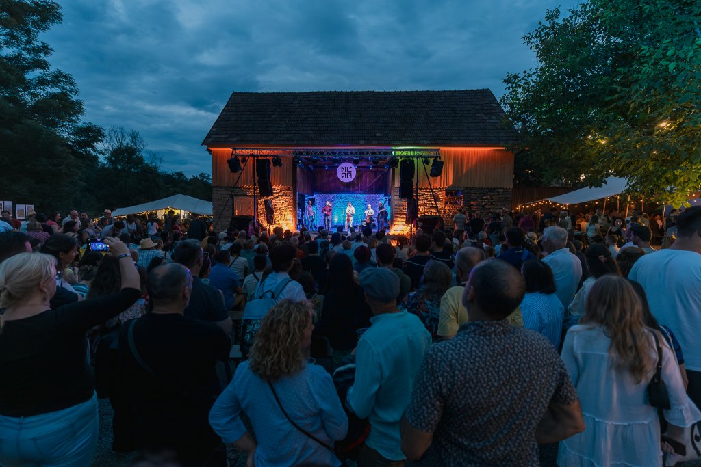 Ediție aniversară a festivalului de muzică în șură din satul clujean Mera