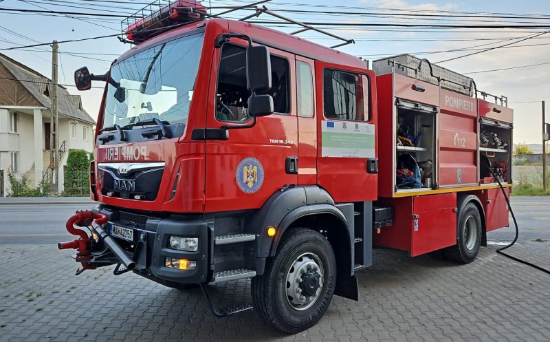 Incendiu la un depozit din Cluj-Napoca. Cinci autospeciale de pompieri au intervenit