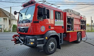 Incendiu la un depozit din Cluj-Napoca. Cinci autospeciale de pompieri au intervenit