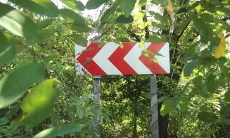 Un clujean de 24 de ani s-a răsturnat cu mașina într-o curbă deosebit de periculoasă. Victima, transportată la spital