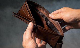 Românii se descurcă cu facturile lunare, dar le rămân foarte puțini bani sau deloc pentru economii sau activități recreative