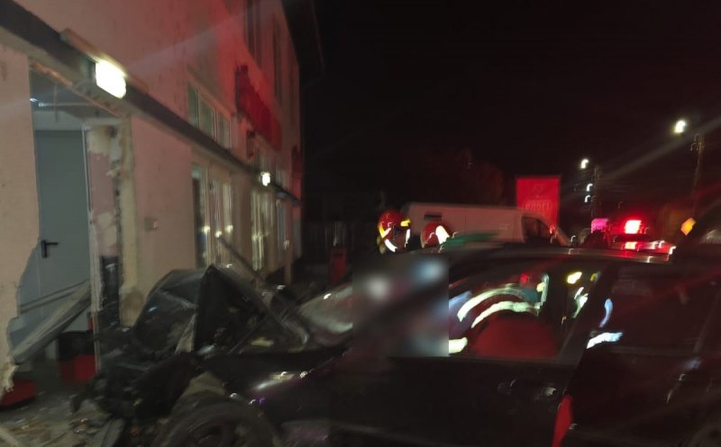 ACCIDENT la Someşul Rece, în judeţul Cluj: A intervenit descarcerarea pentru a extrage două victime