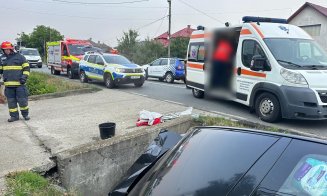 ACCIDENT în judeţul Cluj: Maşină răsturnată. 3 victime, între care un copil de aproximativ 7 ani, au ajuns la spital