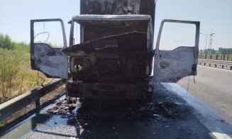 Camion mistuit de flăcări pe A3. Pompierii clujeni au intervenit de urgență