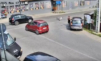 Accident bizar în Cluj: Un pieton, lovit în plin de o mașină și aruncat câțiva metri pe șosea, s-a ridicat ca și cum nimic nu s-ar fi întâmplat și a dispărut