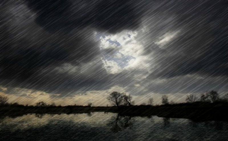 De la căldură sufocantă, la instabilitatea atmosferică. Ce avertizare au meteorologii