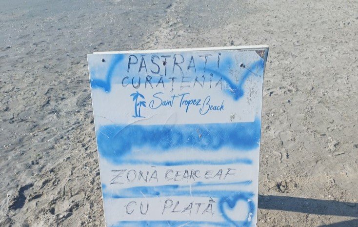 Litoralul românesc ne surprinde din nou! Cât te costă să faci plajă pe cearșaf la Mamaia