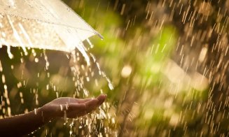 Vremea se răcește brusc și vin iar ploile! Prognoza pe două săptămâni în Transilvania
