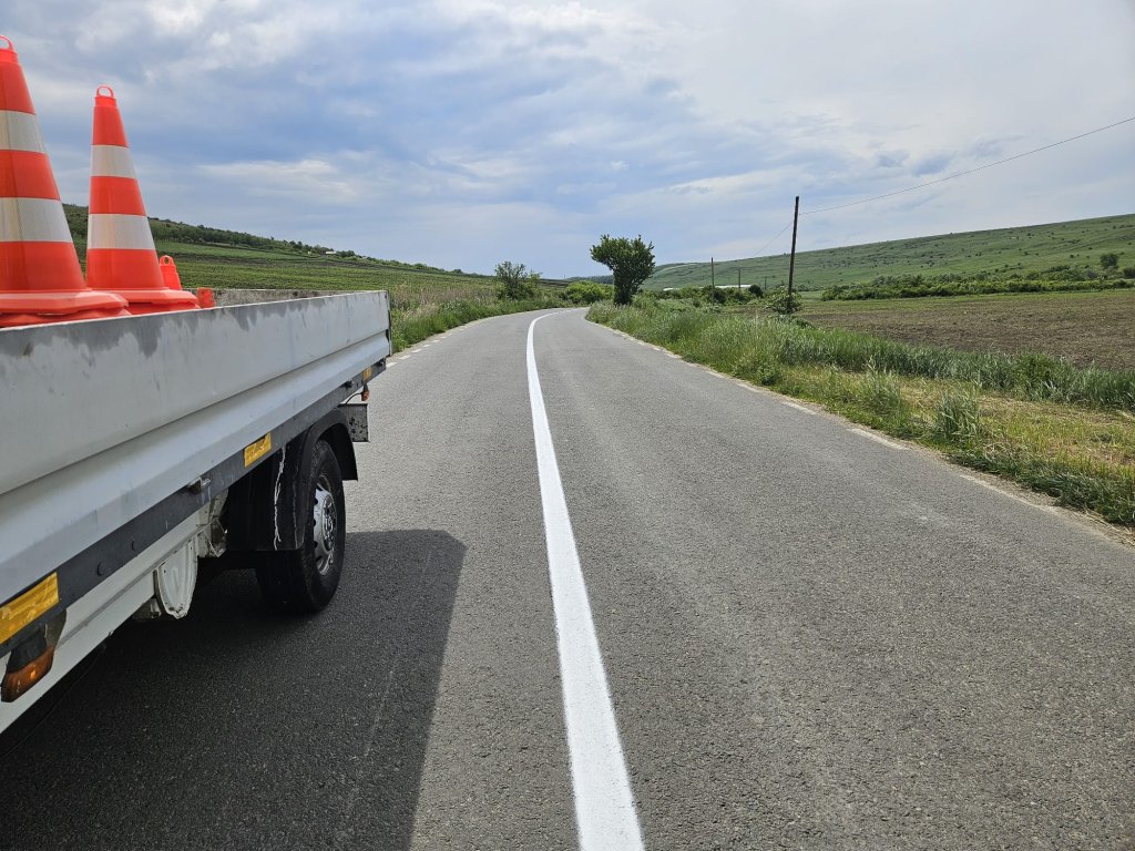 Marcaje rutiere pe sute de km de drumuri județene din Cluj. Au fost realizate și 45 de treceri de pietoni