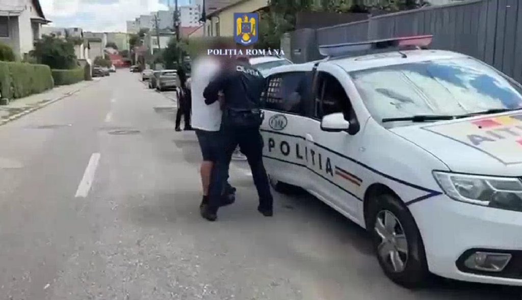 Fraudă cu abonamente de telefonie descoperită de polițiștii din Cluj: doi bărbați, arestați