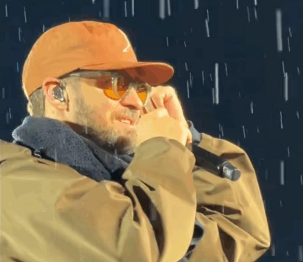 După concertul dezamăgitor de la Cluj, Justin Timberlake a anunțat că suferă de o boală ce-l obosește și-i dă dureri musculare