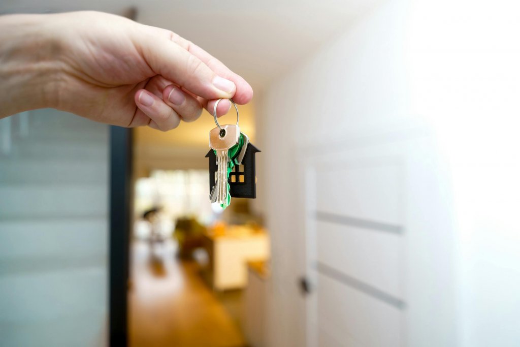 Un clujean vrea să-și cumpere casă cu 200.000 euro, după 8 ani de locuit la bloc. Ce i-au recomandat locuitorii: "E un vis la acei bani"