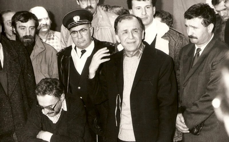 Ion Iliescu, din nomenclaturist și demnitar ceaușist, revoluționar și președinte al României / I se pregătesc funeralii de stat