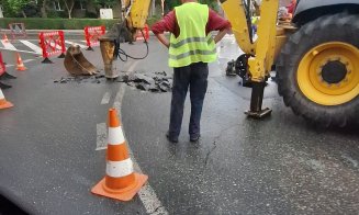 Săpături într-un sens giratoriu din Mănăștur: ”De evitat, traficul e praf!”