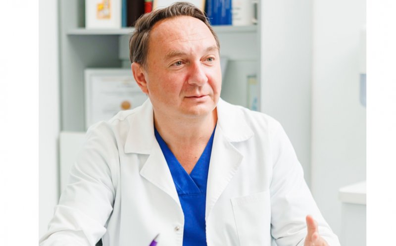 Dr. Bogdan Petruț, despre chirurgia robotică: “Este o extensie a creierului și a brațelor chirurgului. Cu cât avem instrumente mai complexe, cu atât manipularea lor cere mai multe abilități”