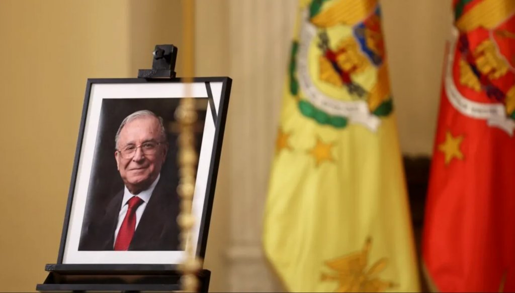 Sicriul cu trupul neînsuflețit al lui Ion Iliescu, depus la Cotroceni. Oficialii statului și foști președinți i-au adus un ultim omagiu