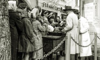 Vânzător de castane prăjite în Piața Unirii, 1968