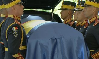 Sicriul fostului președinte a părăsit Palatul Cotroceni. A început slujba de înmormântare la Biserica Cotroceni