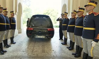 Sicriul fostului președinte a părăsit Palatul Cotroceni. A început slujba de înmormântare la Biserica Cotroceni