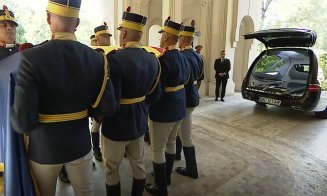 Sicriul fostului președinte a părăsit Palatul Cotroceni. A început slujba de înmormântare la Biserica Cotroceni