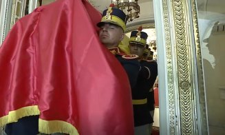 Sicriul fostului președinte a părăsit Palatul Cotroceni. A început slujba de înmormântare la Biserica Cotroceni