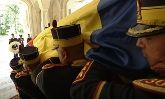 Sicriul fostului președinte a părăsit Palatul Cotroceni. A început slujba de înmormântare la Biserica Cotroceni