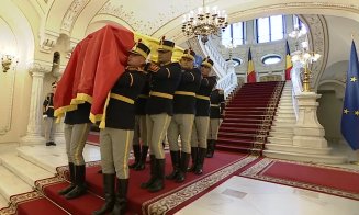 Sicriul fostului președinte Ion Iliescu a părăsit Palatul Cotroceni. A început slujba de înmormântare
