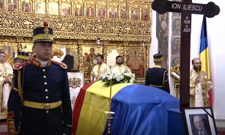 Sicriul fostului președinte a părăsit Palatul Cotroceni. A început slujba de înmormântare la Biserica Cotroceni