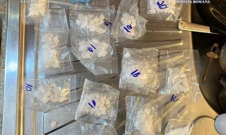 Nu doar bărbații fac trafic de droguri: O tânără din Cluj, arestată după ce a vândut ecstasy, cristal și ketamină