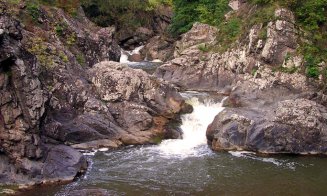 Colț de paradis în Cluj: cascada superbă unde te poți scălda în zilele toride departe de agitația orașului